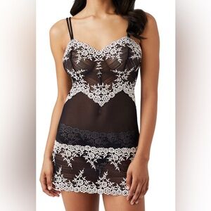 WACOAL Black and Cream Lace Chemise
